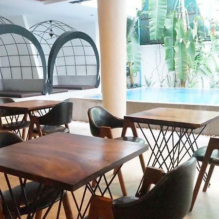 Hotel Records Phnom Penh Bagian luar foto