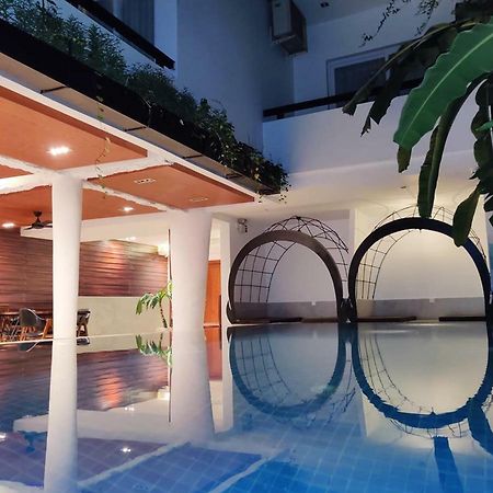 Hotel Records Phnom Penh Bagian luar foto