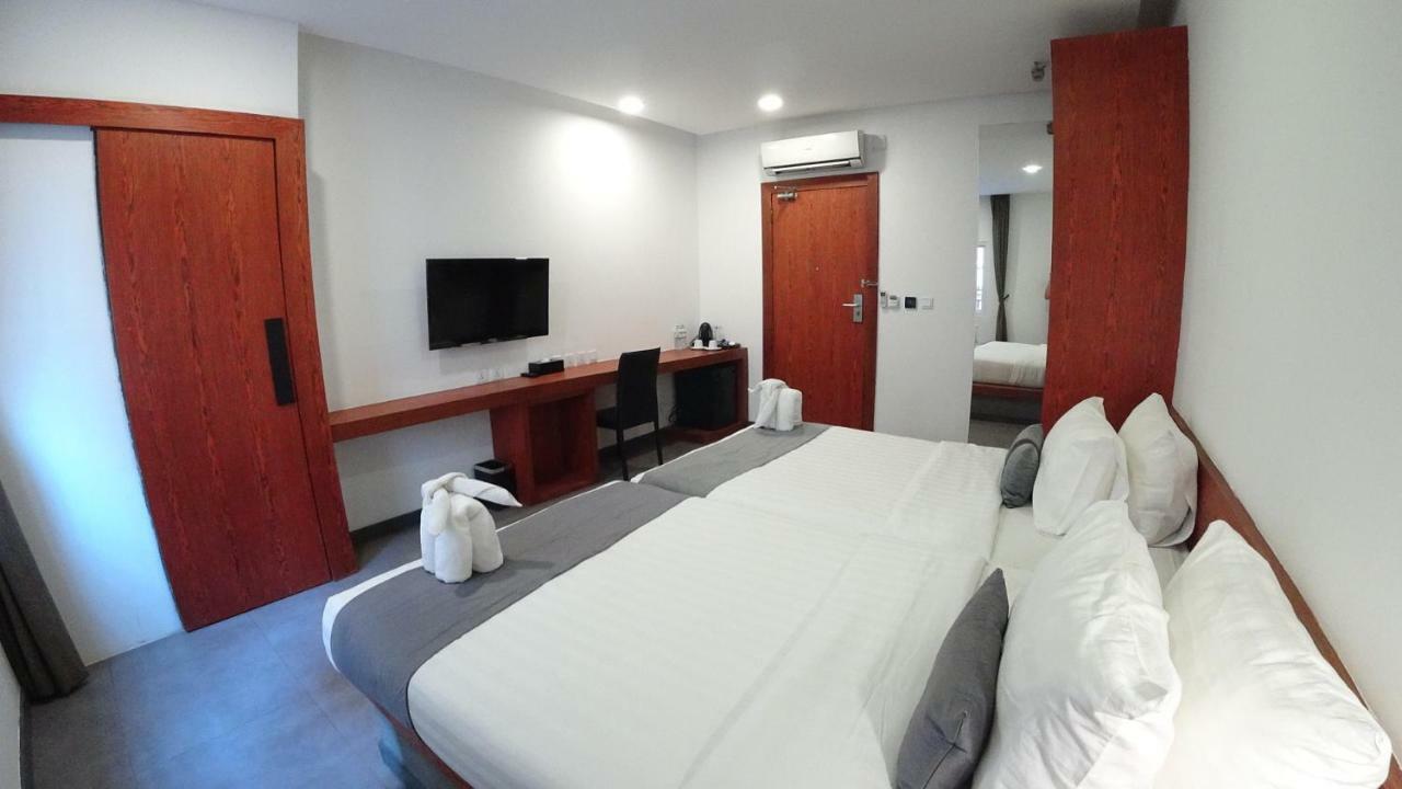 Hotel Records Phnom Penh Bagian luar foto