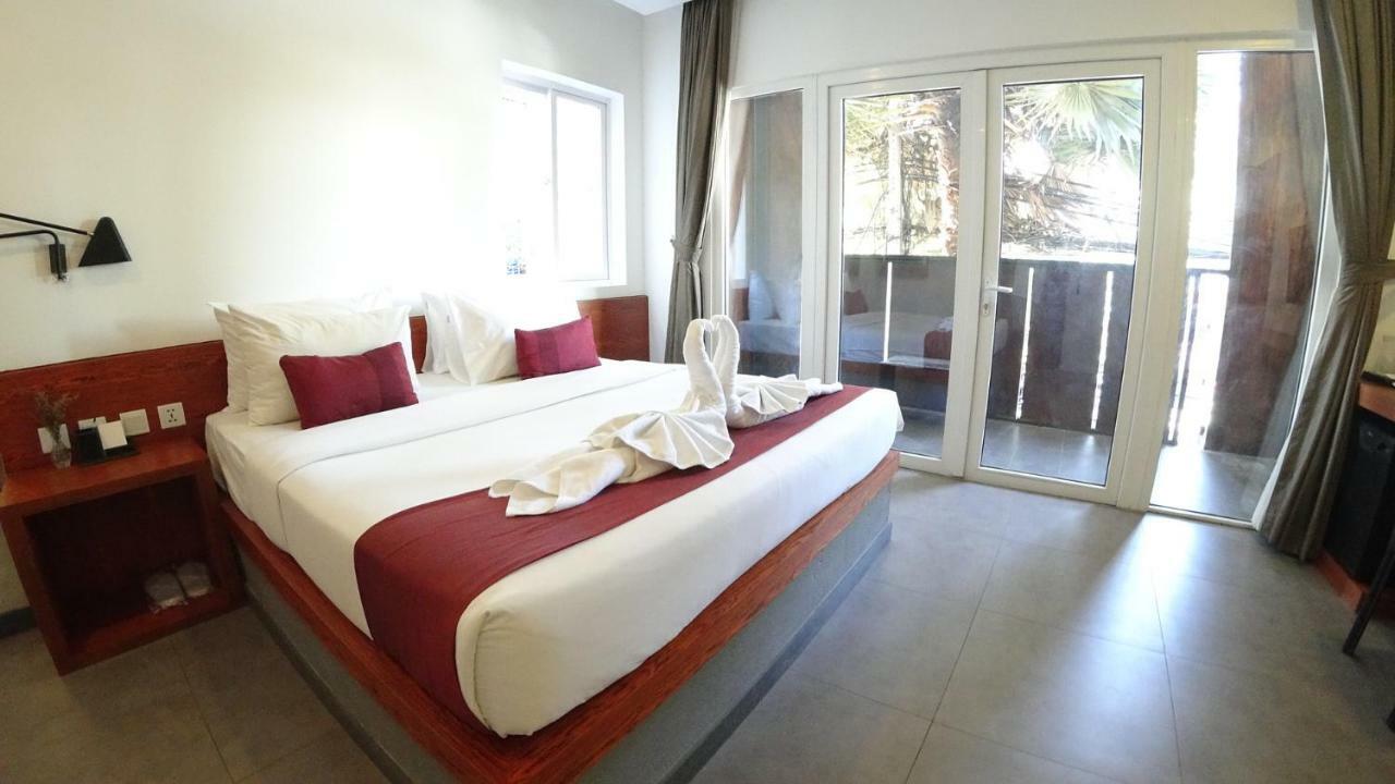 Hotel Records Phnom Penh Bagian luar foto