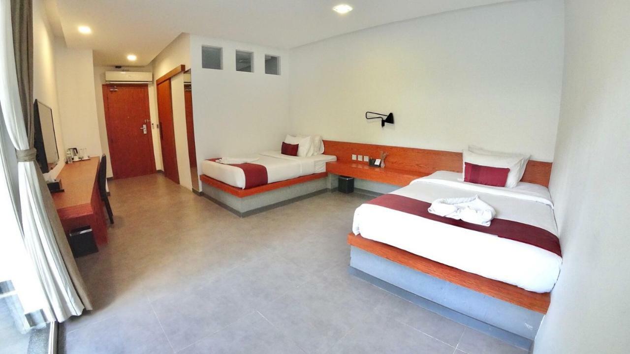 Hotel Records Phnom Penh Bagian luar foto