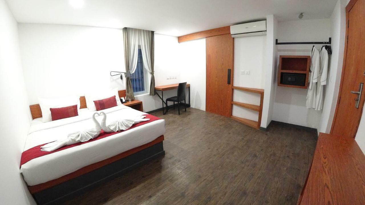 Hotel Records Phnom Penh Bagian luar foto