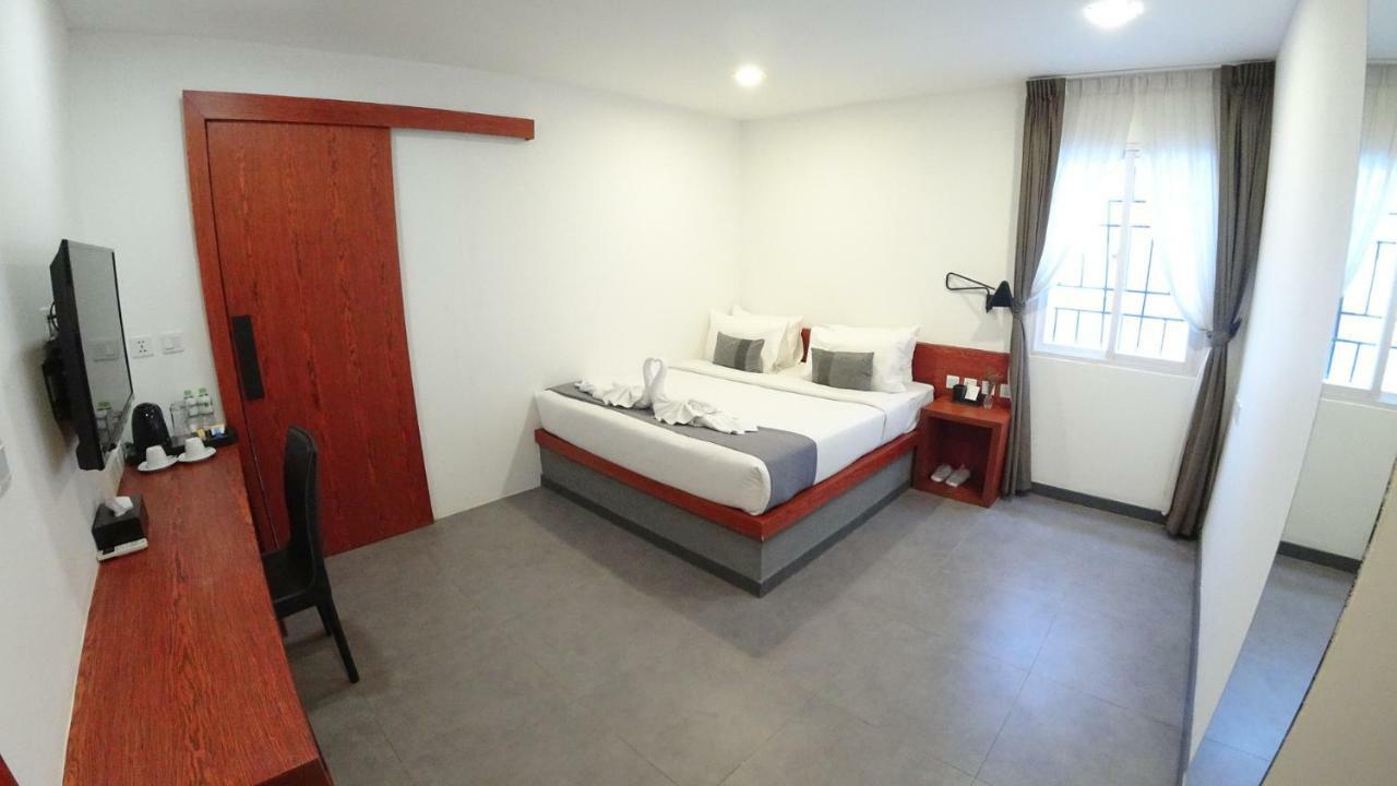 Hotel Records Phnom Penh Bagian luar foto