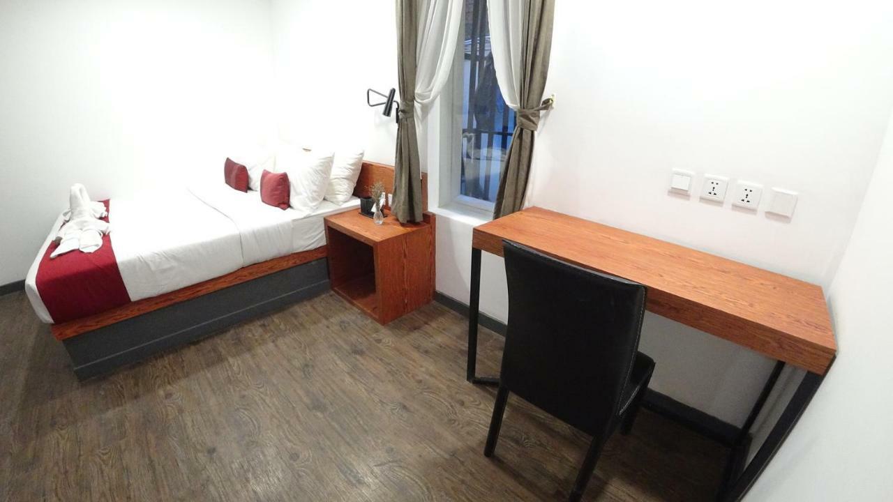 Hotel Records Phnom Penh Bagian luar foto